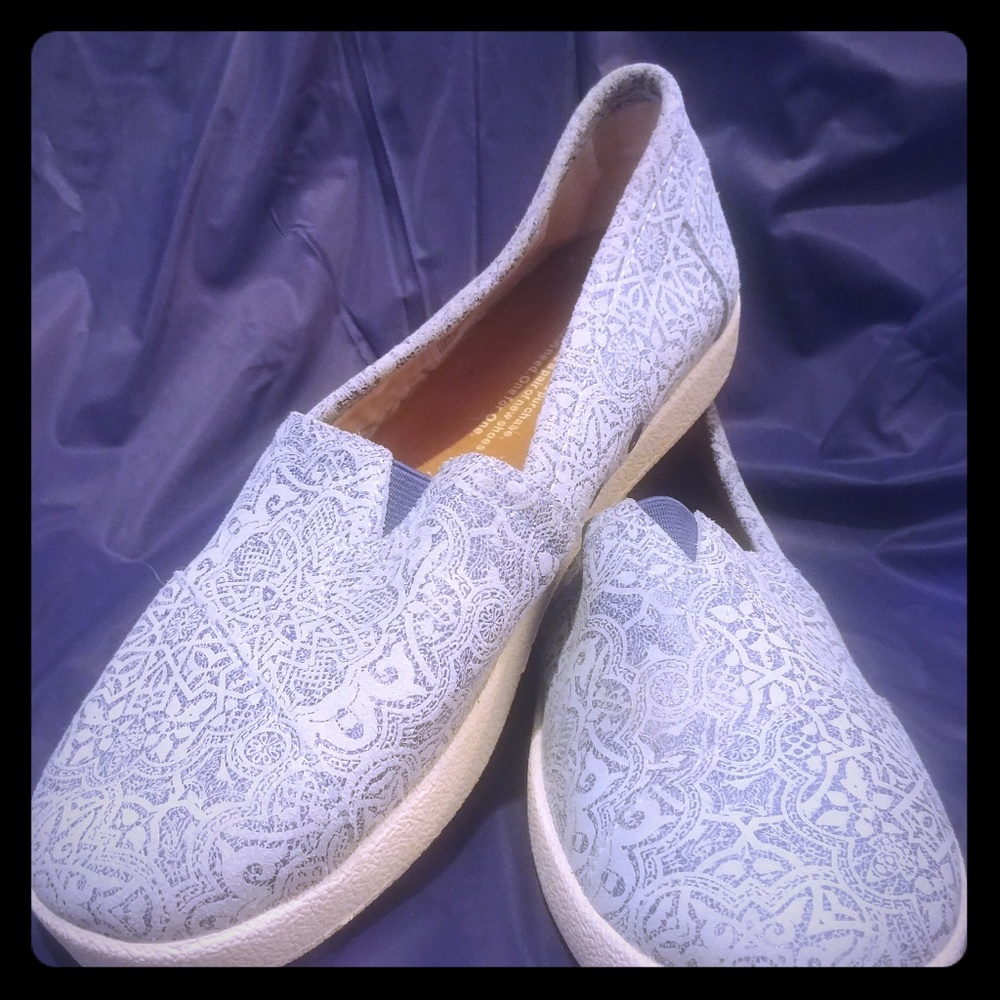 Toms